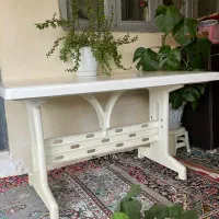 میز پلاستیکی