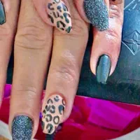 خدمات کاشت ناخن و بافت مو|خدمات آرایشگری و زیبایی|شیراز, سلطان آباد|دیوار