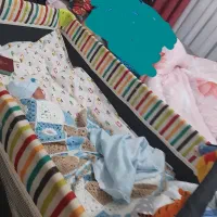 تخت کنار مادر