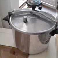 زودپز بزرگ|ظروف پخت‌وپز|قم, نخودی|دیوار