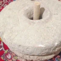 سنگ آسیاب قدیمی|کلکسیون اشیاء عتیقه|آذرشهر, |دیوار