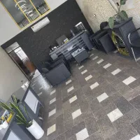 مغازه تجاری بر جاده اصلی