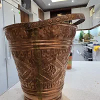 سطل مسی قدیمی سنگین قلم کاری شده