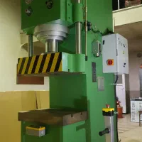 پرس هیدرولیکی سی فریم ۱۳۰تن