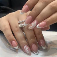 خدمات ناخن و رنگ و لایت تخصصی