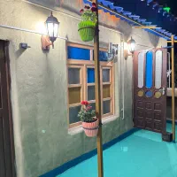 این مکان دارای سه سوییت کامل وجدا با سرویس کامل