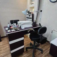 پاف باکس دار  نیمکت چوبی میز ناخن ایینه قدی|آرایشگاه و سالن‌های زیبایی|اصفهان, برازنده|دیوار