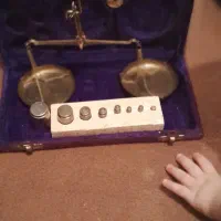 ترازو جیبی قدیمی با وزنه کامل و جعبه|کلکسیون اشیاء عتیقه|ری, شهرری|دیوار