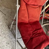 تخت کنار استخر