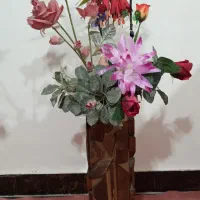 گلدان با گلها