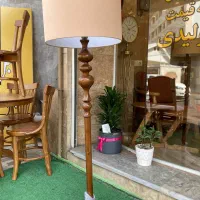 آباژور ایستاده