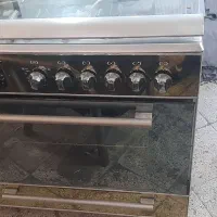 اجاق گاز فر تمیز در حد نو کم‌کارکرده