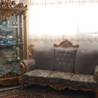 مبل و‌ ویترین و میز جلو مبلی