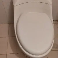 توالت فرنگی و روشویی کوچک