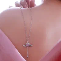 گردنبند گربه ای بالدار