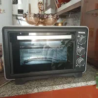 مایکروفر درحدنو استفاده نشده باظروف داخلش