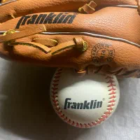 توپ کلکسیونی  دستکش بیسبال توپ بیسبال راکت تنیس