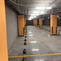 اجرا خط کشی ورنگ آمیزی. تجهیزات ایمنی پارکینگ