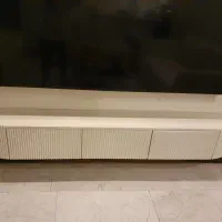 میز تلویزیون دارای ۳ کشو یکسان