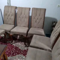 6عدد صندلی ناهار خوری بدونه میزدو عدد میز تلویزیون