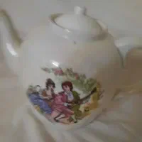 قوری قدیمی بزرگ