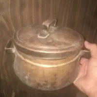 یکعدد چراغ نفتی برنجی یکعدد پارچ مسی قابلمه مسی|کلکسیون اشیاء عتیقه|تایباد, |دیوار