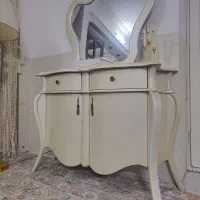 آیینه و کنسول