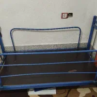 تخت نوجوان
