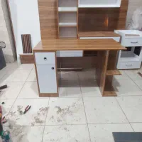 میزتحریر و کامپیوتر