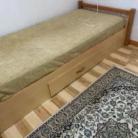تخت یک نفره و دراور پنج کشو