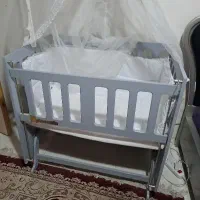 تخت گهواره ای کنار مادر