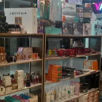 واگذاری مغازه یا فروش اجناس یکجا ارایشی|آرایشی، بهداشتی، درمانی|ماکو, |دیوار