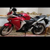 هوندا سی بی ار 250بسیار تمیز کم کار11600بیمه7ماه