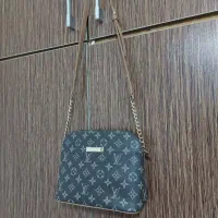 چندعددکیف|کیف، کفش، کمربند|رشت, فلسطین|دیوار