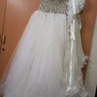 لباس عروس همراه تور فنری زیر لباس وشنل|لباس|چهاردانگه (تهران), |دیوار