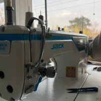 یک سرپرست تولیدی و یک برشکار حرفه ایی