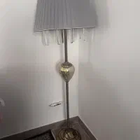 آباژور ایستاده