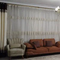 پرده کارکرده تمیز و سالم همراه والن سالم و تمیز