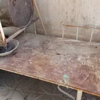 تخت فلزی