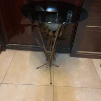 میز تزیینی کنار سالن یا اتاق خواب