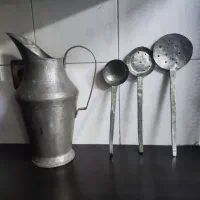 پارچ و کفگیر ملاقه مس|کلکسیون اشیاء عتیقه|ری, علایین|دیوار