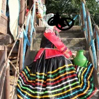 فرش لباس محلی با قیمت مناست از ۵ سال تا بزرگ سال