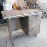 میز آهنی