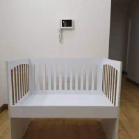 تخت کنار مادر