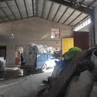 کارگر آسیاب ضایعات نایلون