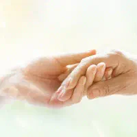 به یک خانم جهت همدمی با مادر نیازمندیم