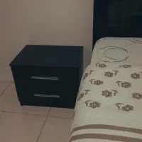تخت خواب دو نفره محکم با میز آرایش و آینه|تخت و سرویس خواب|رباط‌کریم, نصیرشهر|دیوار