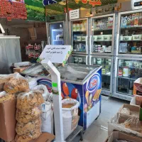 کارگر ساده اتباع در فروشگاه مواد غذایی