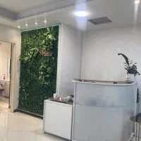 مژه کار و ناخن کار در سالن زیبایی افرا