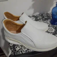 کفش چرم اصل ایتالیاسفیداورجینال شیک سایز۴۰